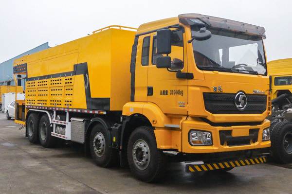How does the slurry sealing truck perform construction_1